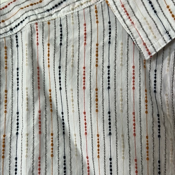 White and Blue Casual Button Down Shirt with Geometric Texture - Picture 3 of 8